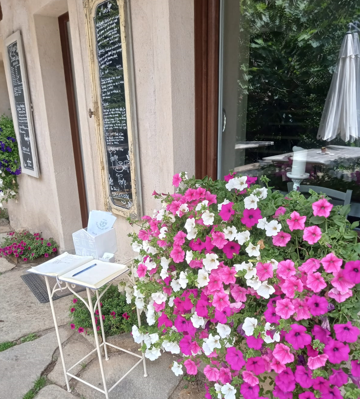 Rifugio nel Bosco di Alice, relax e buon cibo attirano ospiti anche da oltreoceano FOTO Rifugio nel Bosco di Alice, relax e buon cibo attirano ospiti anche da oltreoceano FOTO