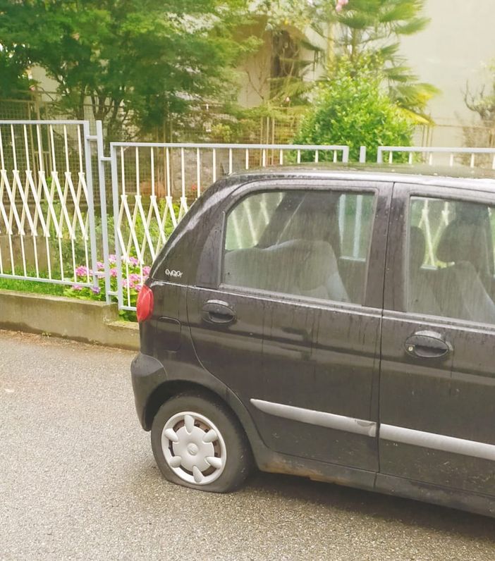 Chiavazza: nella notte altre 20 auto nel mirino dei vandali Chiavazza: nella notte altre 20 auto nel mirino dei vandali