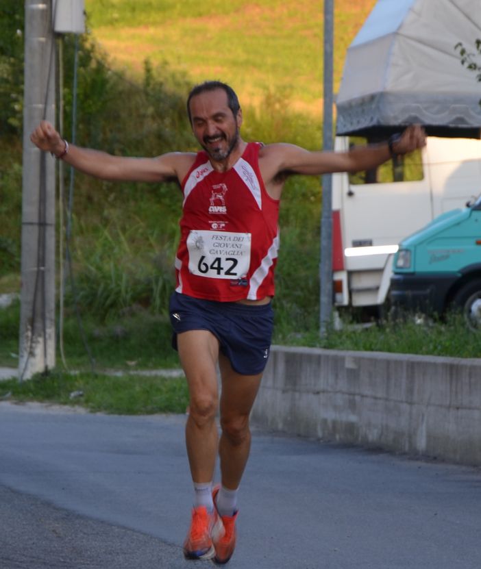 L'arrivo vittorioso di Marco Vacchini con il pettorale 642