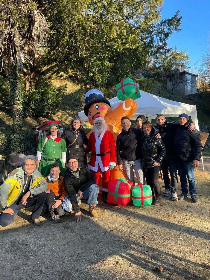 Valdilana, clima di festa a Valle Mosso con Babbo Natale in Valle (foto dalla pagina Facebook di Amici del Parco Reda)