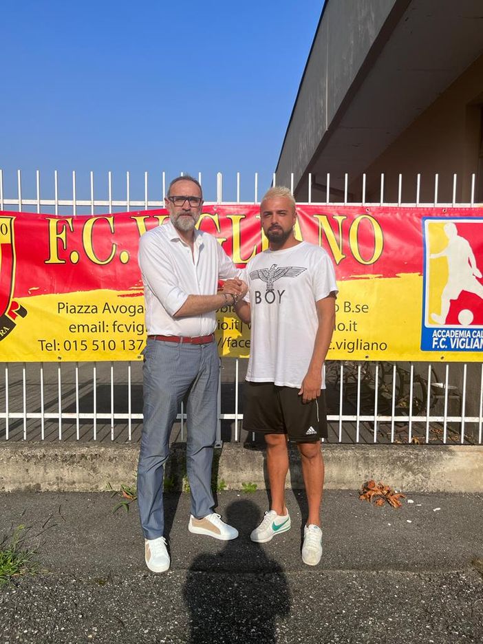 Bomber Calise, a destra, con il Direttore Sportivo Alessio Oppezzo - Foto FC Viglano