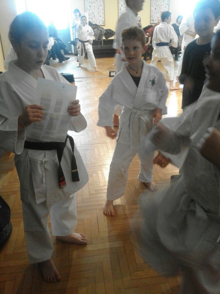 ASD FudoShin: Affrontare la tensione degli esami nel Karate ASD FudoShin: Affrontare la tensione degli esami nel Karate