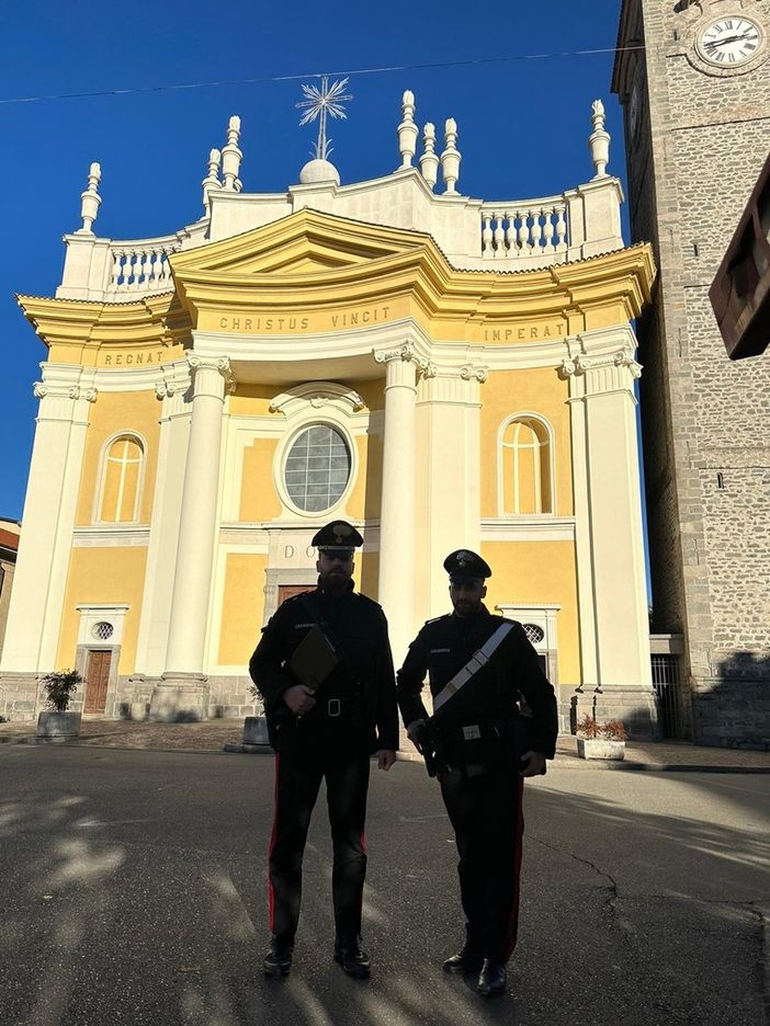 I Carabinieri in servizio di pattuglia a piedi presso la stazione di Biella Chiavazza