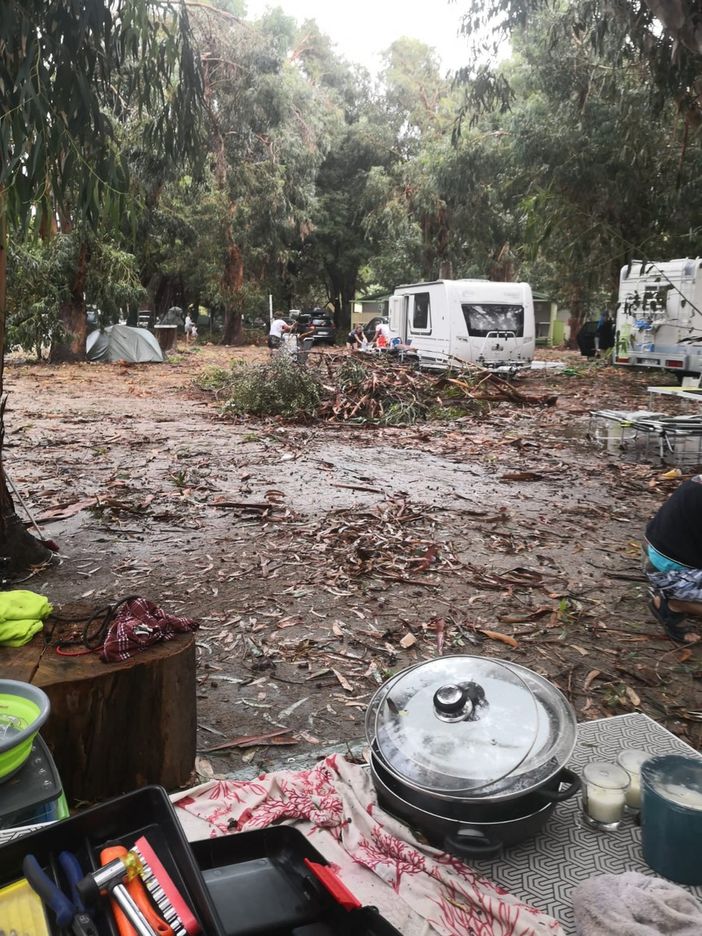 Famiglia biellese sotto l'uragano in Corsica: Siamo miracolati, l'uragano ha provocato morti e feriti FOTO
