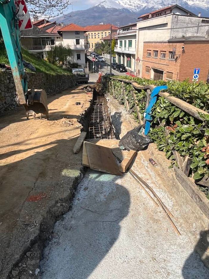 Occhieppo Inferiore, proseguono i lavori su strada Salita alla Parrocchia