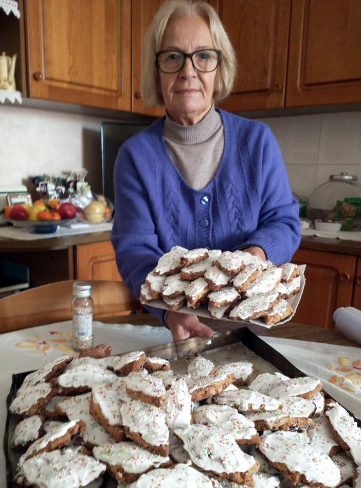 La tavola dei defunti: quando le anime tornano a casa, nella foto Papassinos preparati da Sardi di Biella La tavola dei defunti: quando le anime tornano a casa, nella foto Papassinos preparati da Sardi di Biella