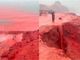 Mare 'rosso sangue' in Iran, lo spettacolo sull'isola di Hormuz Mare 'rosso sangue' in Iran, lo spettacolo sull'isola di Hormuz