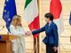 Italia-Giappone, Meloni e le bacchette a tavola: "Takaichi mi ha fatto i complimenti"