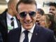 Macron e il look 'Top Gun' a Davos: occhiali specchiati tra stile e ironia sui social Macron e il look 'Top Gun' a Davos: occhiali specchiati tra stile e ironia sui social