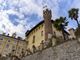 Al borgo di Castellengo  “Connessioni”, tra mostre, visite guidate e degustazioni
