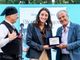 Nell’immagine, il vicesindaco Sara Gentile consegna una targa ricordo all’imprenditore Alberto Savio