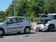 Biella, violento scontro tra auto alla rotonda dell’ospedale (foto di Giacomo Chiarini per newsbiella.it)