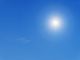 Abbagliato dal sole a Cerrione, con l’auto finisce contro il muro di un sottopasso (foto di repertorio)