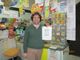 Enrico Tabozzi con la fotocopia del biglietto vincente