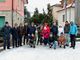 A Muzzano grandi e piccini hanno addobbato l'albero di Natale in piazza parrocchiale