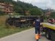 Camion si ribalta nel fossato lungo la strada a Sale San Giovanni nel cuneese