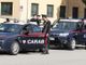 I carabinieri lo fermano per un’infrazione e lui li insulta