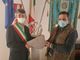 Francesco De Pasquale, sindaco di Carrara con lo scultore Michele Monforni