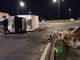 Biella: Esce di strada, abbatte un muro e si ribalta, paura per il conducente di un furgone Biella: Esce di strada, abbatte un muro e si ribalta, paura per il conducente di un furgone