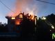 Pavignano, casa avvolta dalle fiamme in strada Bellavista