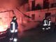 Dal Nord Ovest - Capanno a fuoco, pericolo per le case adiacenti