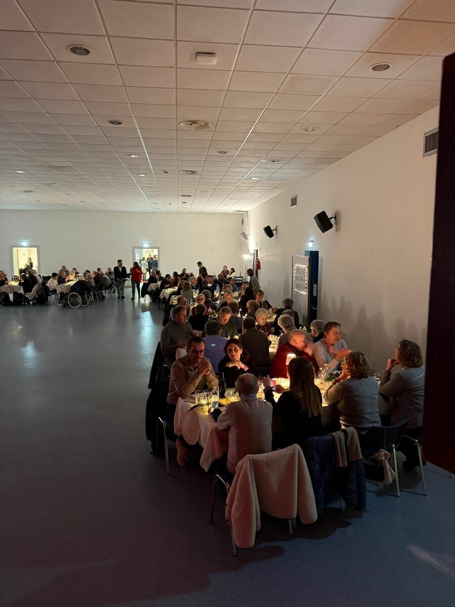 Tavolate piene e musica folk: a Pray una cena dedicata a Sant’Antonio Abate FOTO