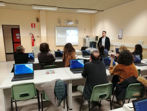 Laboratorio SmartLab a Cossato: il futuro nella scuola tra giovani e tecnologia.