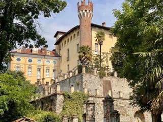Al borgo di Castellengo  “Connessioni”, tra mostre, visite guidate e degustazioni