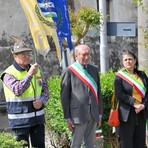 A Roppolo le celebrazioni della Liberazione e del 1° maggio, consegna di copia della Costituzione ai neomaggiorenni (foto dalla pagina Facebook di Comune di Roppolo)