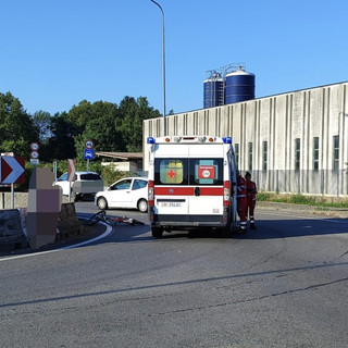 Cossato, incidente alla rotonda di Pratobello: giovane in bici soccorso dal 118 Cossato, incidente alla rotonda di Pratobello: giovane in bici soccorso dal 118