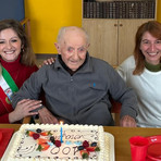 L'abbraccio di Sala Biellese a Serafino per i suoi 100 anni L'abbraccio di Sala Biellese a Serafino per i suoi 100 anni