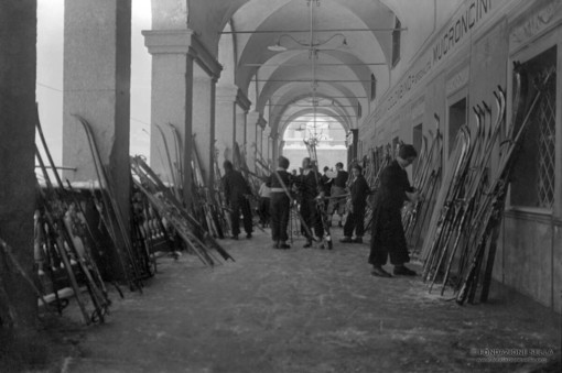 Oropa, giornata della neve nelle foto d'archivio: sciatori nel 1925 - Copyright 2026 Oropa, giornata della neve nelle foto d'archivio: sciatori nel 1925 - Copyright 2026