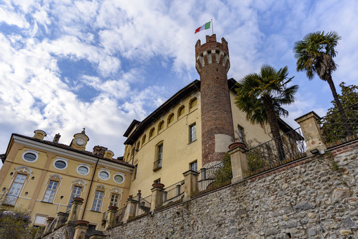 Al borgo di Castellengo “Connessioni”, tra mostre, visite guidate e degustazioni Al borgo di Castellengo “Connessioni”, tra mostre, visite guidate e degustazioni