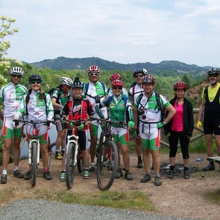 La Biella Mountain Bike Sport in Liguria per la campagna "Sport pulito"