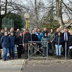 Gli “Amici di Vaglio” donano un defibrillatore al quartiere Gli “Amici di Vaglio” donano un defibrillatore al quartiere