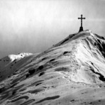 Croci in vetta nelle foto d'archivio: il Mucrone innevato - Copyright Fondazione Sella 2026