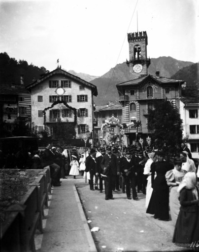 Valle Cervo nelle foto d'archivio: la processione di Rosazza nel 1896 - Copyright Fondazione Sella 2026