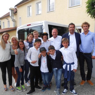 Il team italiano con quello finlandese prima della premiazione