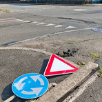 Biella, cartello tra via Rosmini e via Donato a terra, i cittadini: "Pericoloso" Biella, cartello tra via Rosmini e via Donato a terra, i cittadini: "Pericoloso"
