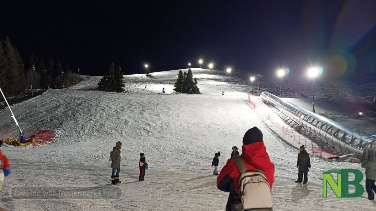 Luci e tradizioni sotto le stelle, a Bielmonte la fiaccolata dei maestri di sci incanta le famiglie FOTO e VIDEO