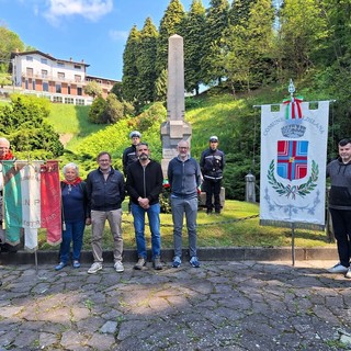 Valdilana celebra il 25 Aprile con gli studenti: “Non solo memoria ma giorno in cui la libertà si fa responsabilità, voce e futuro” (foto dalla pagina Facebook di Comune di Valdilana)