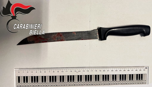 Gaglianico, accoltellato al volto e alla gamba: arrestato un 54enne Gaglianico, accoltellato al volto e alla gamba: arrestato un 54enne