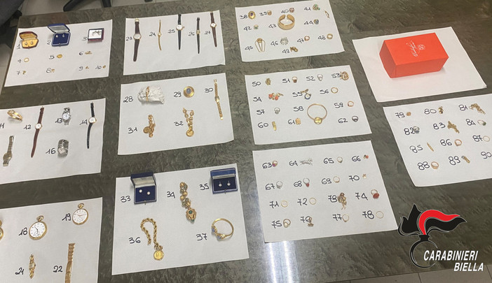 Biella, stroncata truffa ai danni di un'anziana: 2 arresti e oltre un chilo d'oro recuperato