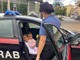 Cossato, bambine accolte sulla "Gazzella" dei Carabinieri: umanità, oltre all'uniforme Cossato, bambine accolte sulla "Gazzella" dei Carabinieri: umanità, oltre all'uniforme