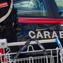 Cossato, si allontana dal supermercato senza pagare