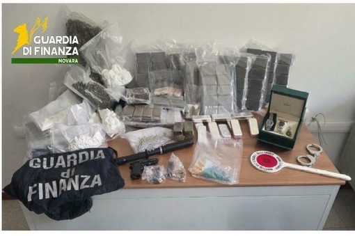 Dal Nord Ovest - Sequestrati oltre 45 chili di droga e beni di lusso: in carcere un presunto trafficante Dal Nord Ovest - Sequestrati oltre 45 chili di droga e beni di lusso: in carcere un presunto trafficante