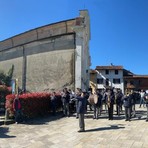 25 Aprile a Viverone, corteo e Santa Messa per i Caduti di tutte le guerre (foto dalla pagina Facebook di Comune di Viverone)