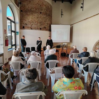 Prevenzione reati: i Carabinieri di Occhieppo Superiore incontrano la cittadinanza per la sicurezza  FOTO