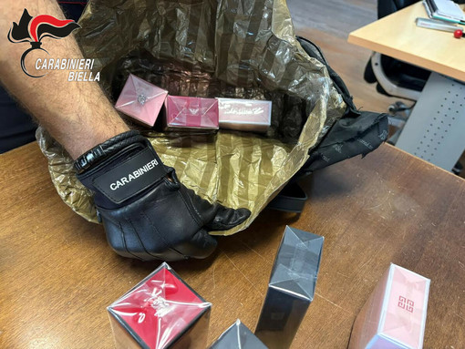 Controllo a Villanova Biellese, scoperti profumi rubati in auto: usato il metodo delle “borse schermate”