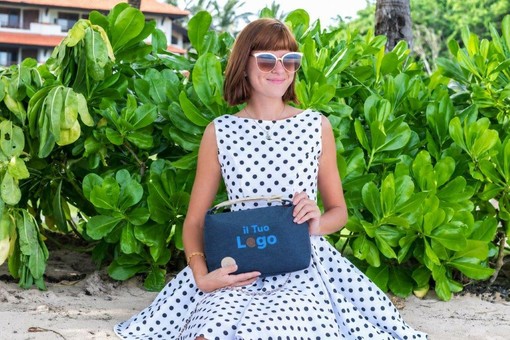 Pochette personalizzate: un regalo utile per eventi, viaggi brevi, tempo libero